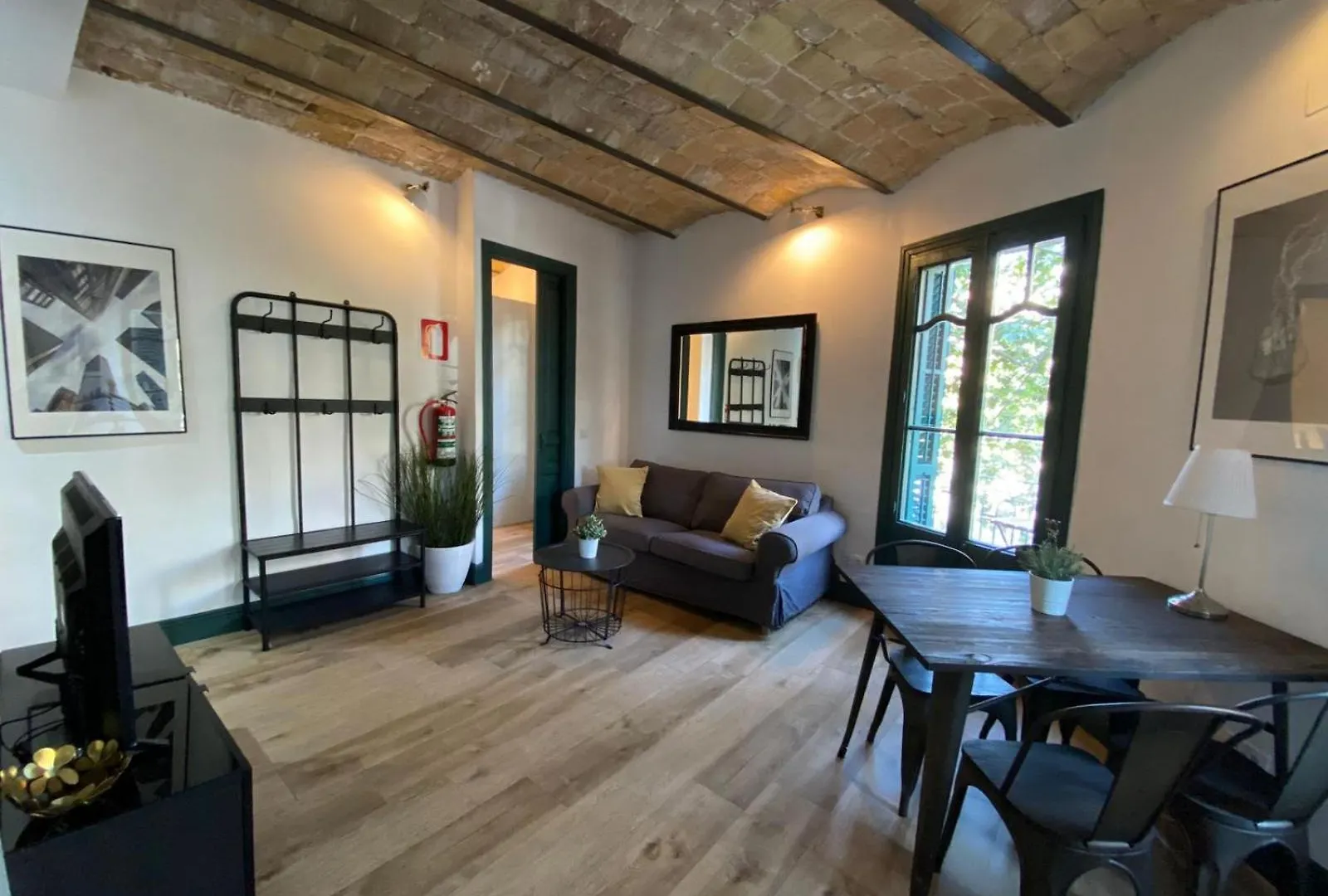 Barcelona Rent - Gaudi House Apartment