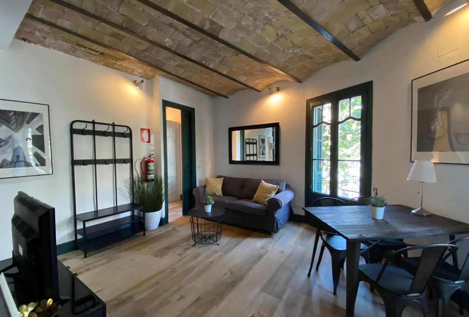 Apartment Ferienwohnung Barcelona Rent - Gaudi House Spanien